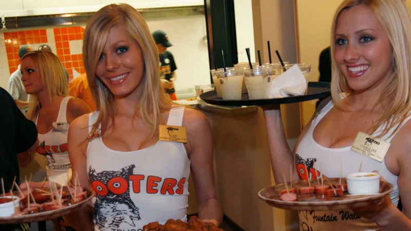 Hooters Restaurants Files for Bankruptcy: $300 Million Debt Forces Closure of 40 Locations